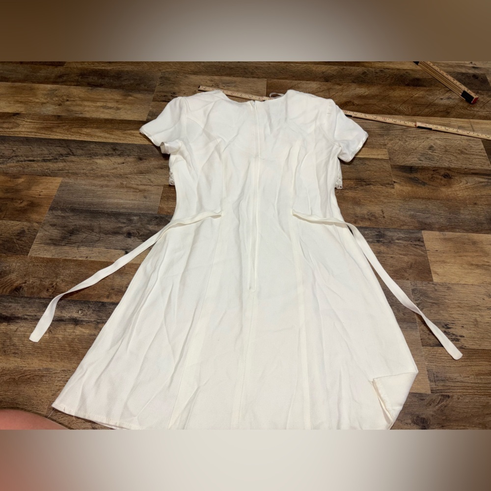 VTG Brioche California White Short Sleeve Dress w/ Rosette & Lace Trim - Picture 12 of 12